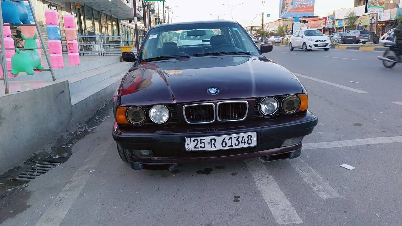 BMW91 گێڕتۆماتیک بیلاد بیستە کراوەتە بیستوپێنج تەبرید بەشەرت وگێڕومەکینە بەشەرت دوو  جام کارە بایە سلایدە بستێ لێدانی هه یە لە پێشەوە سەنەوی بەناوی خۆمە وەیە یە تا 2027تازەیە کارت بەنزینی هه یە سعری 68 ڕەقەم مۆبایل ***********
