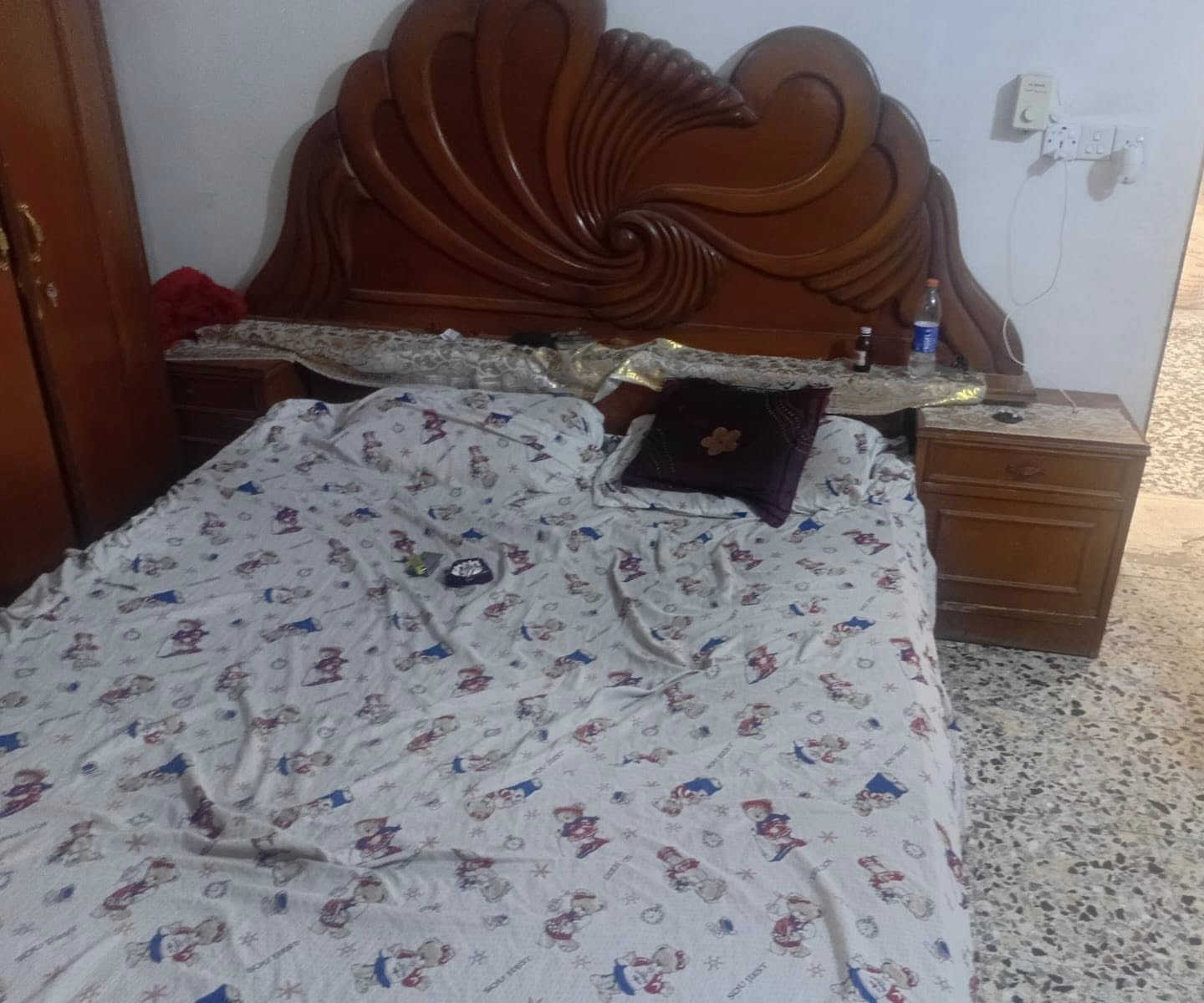 سلام عليكم
غرفة للبيع خشب صاج قوي كاملة كل ملحقاتها وياها كنتور ست أبواب جرباية نفرين كاملة نضيفة جدا سبب البيع ضيق المكان سعرها ٥٥٠ بيها مجال مكان بغداد الشعلة ‭
***********
