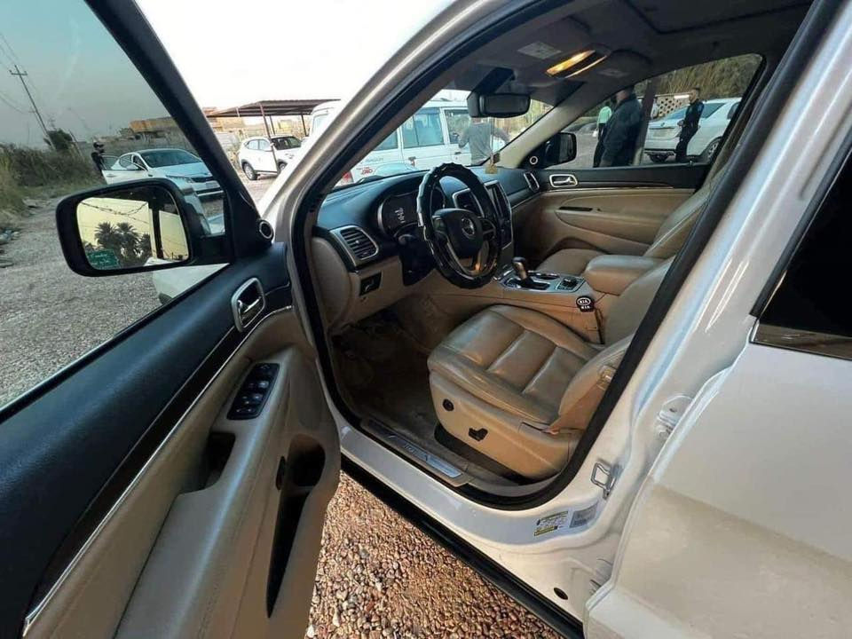 السلام عليكم للبيع او مراوس بسياره بيكب
جيب شيروكي بلاك توب 2020 اصلها 2017 
لمتد فول مواصفات للأخير 
سياره ما بيهه كل نقص ماشيه 100 فقط 
باسمي رقم بغداد تحويل ثاني يوم 
***********
