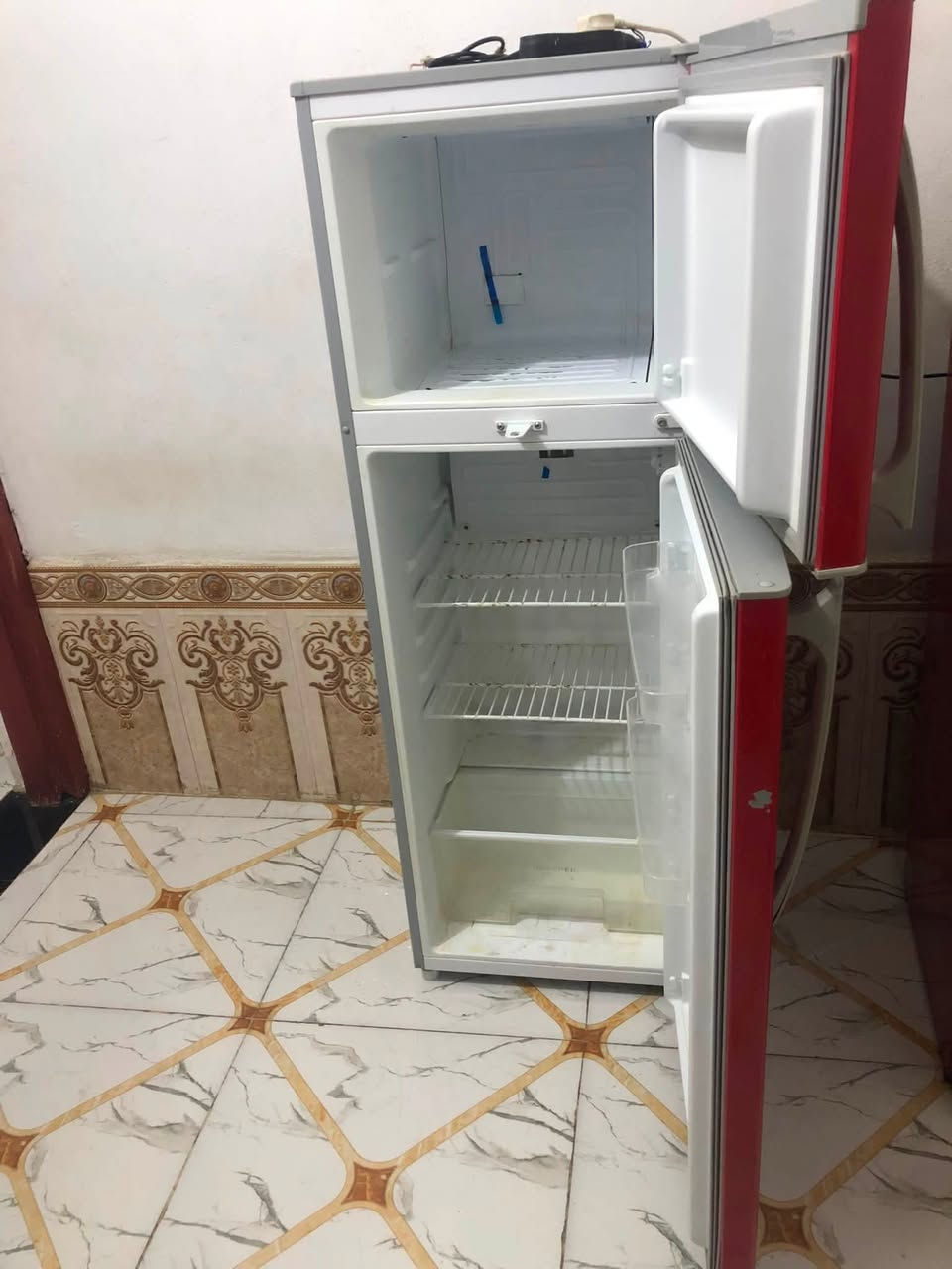 سلام عليكم ثلاجه للبيع شغاله فول سعره 130وبي مجال
***********
