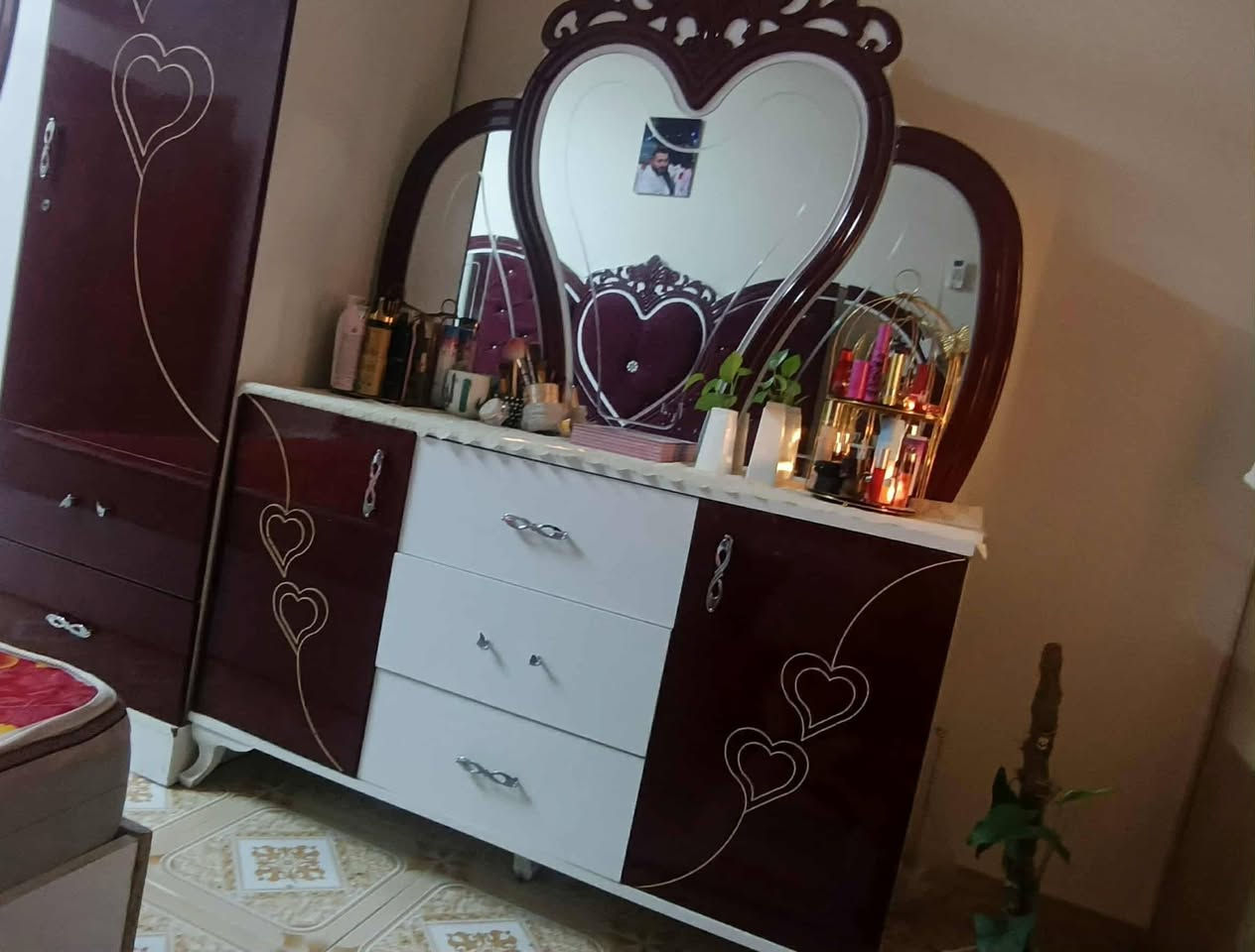 غرفة نوم كاملة للبيع
للتواصل ***********
