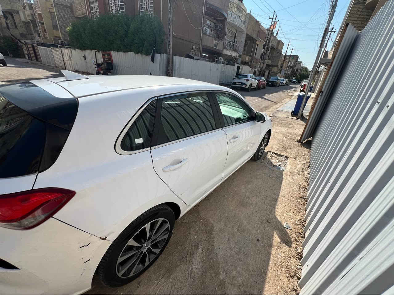 النترا هاتشباگ 
وارد امريكي
محرك GDI2000
حادثها صندوق مصلح كامل
وبيها طخات خفيه منا ومنا موضح بلصور
مواصفات
تحكم استيرن 
مانع انزلاق
كروس سرعه
والمواصفات الباقيه معروفه
تخم تاير جديد
تبريد ويه السويج ثلج
ماشيه 70000mi
راسلني واتساب
*********** بغداد, العراق
