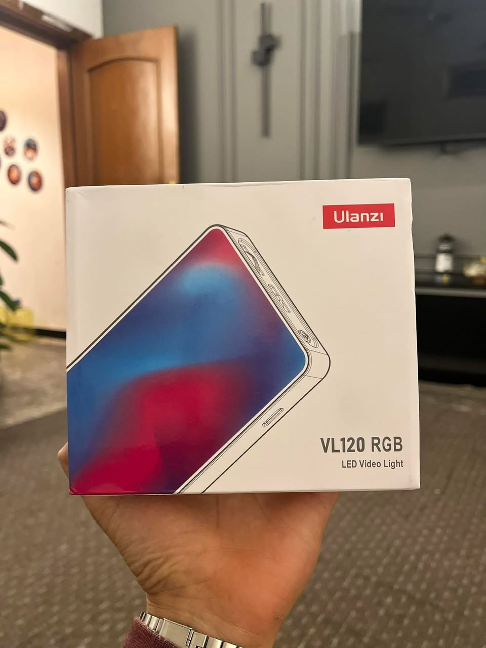 السلام عليكم اضاءة محمولة من شركة النزي سعر القطعة ٢٥ وماعندي توصيل .. 
التيوب قطعة وحدة فقط .. والبوكيت لايت 
٣ قطع متوفرة
