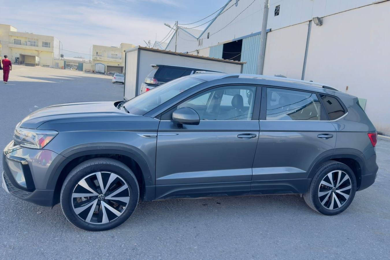 ڤۆڵگسواگن تاوس 2022 مواسەفات SE 
مەکینەی 1.5 تۆربۆ 
103 هەزار کیلۆمەتر ڕۆیشتووە 
دەبڵ ئەکسل 
تحدید سورعە و خەتی جادە 
کوشن گەرم و سوکان گەرم 
تبرید مەرکەزی 
چوار مۆدی لێخوڕین 
شاشە و داشبول دیجیتاڵ 
کوشن جلد 
لایت لید و زینۆن 
شەغال 
سەیارەکە دوو پارچەی گۆراوە بە بیلاد 
کەمێک بە چەمەلاغی هەیە 
زۆر جاهیز ڕەقەم هەولێر بەناوی خۆمەوەیە 
هیچ مەسرەفێکی تێدانیە 

سـعـر : لە کۆمێنت داوابکە ڕاستەوخۆ بۆت دێت 📥 

گێر و مەکیەنەی بەشەرت 
هیچ کێشەیەکی تێدا نییە 

ژمارەی خاوەنەکەی 
***********
