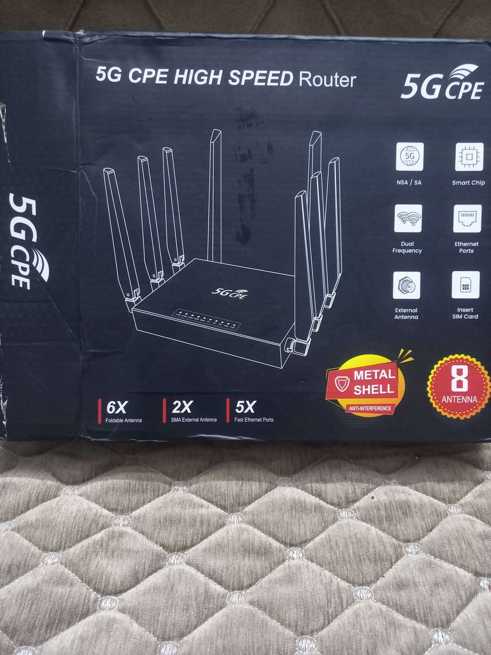 الاتصال بالشبكة: يدعم شبكات الجيل الخامس (5G) والجيل الرابع (4G) بأوضاع NSA/SA.
السرعة: يوفر سرعات تنزيل عالية (تصل إلى 3.6 جيجابت في الثانية نظرياً في بعض الطرازات).
Wi-Fi: يدعم معايير Wi-Fi حديثة، مثل Wi-Fi 6، لضمان تغطية قوية واتصالات مستقرة.
الهوائيات: يتميز بهوائيات متعددة، وفي هذه الحالة المحددة، يشير الصندوق إلى وجود 8 هوائيات إجمالاً، بما في ذلك هوائيات خارجية قابلة للطي (6X) وهوائيات SMA خارجية (2X).
المنافذ: يحتوي على منافذ إيثرنت لتوصيل الأجهزة السلكية.
التصميم: يأتي بهيكل معدني للمساعدة في مقاومة التداخل والتبديد الفعال للحرارة٠٠ سعر 90 وتساب  ***********
