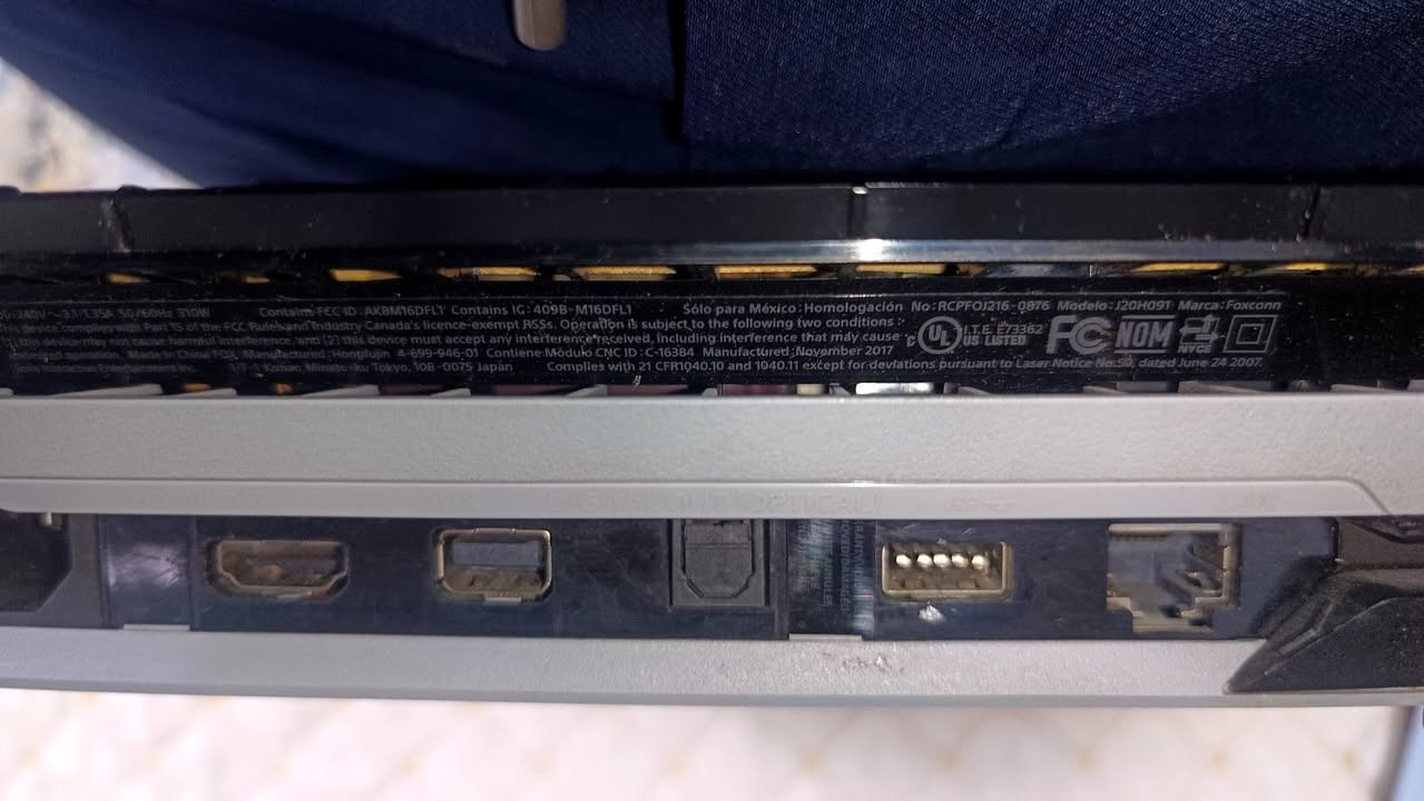 سلام عليكم شباب 
بلي 4 برو
من اشتريتة استعمال اوربي
مهكر 
كامل ملحقات
جهاز فدشي 
2 جويستك واحد اصلي واحد تجاري
كيبلات كامل 
بي اكثر من 10لعبات
سبب البيع جايتني زيارة الاربعين ومتوازي علة فلوس
سعرة.400
وبي مجال شي بسيط حك الجية 
مكاني بغداد مدينة الصدر
رقم الهاتف ***********
