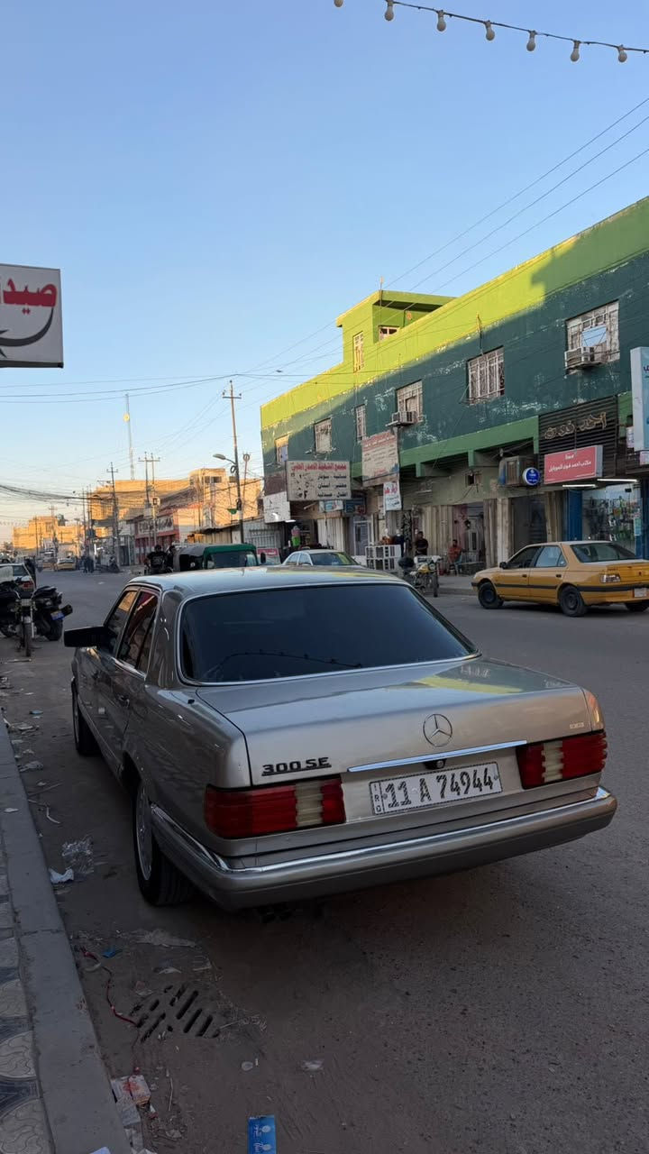 سلام عليكم مرسيدس 300 جامبو موديل 89 بسمي رقم دولي سيارة جاهزة دبل فيتبم دبل مروحة تخم تاير سيارة نظيفة وأحلى من الصور بهواي مكينة كير كفالة  منظومة بانزين كلها جديدة ما عايزة  ابد للبيع أو مراوس مع ام عيون السعر 78 اي استفسار ***********
