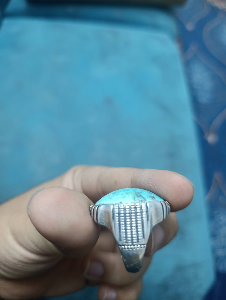 السلام عليكم
شهر رمضان مُبارك إن شاء الله

محبس فيروز صياغة بحرينية يخبل باللبس أمانة الله ورسوله بس شغله كلفني 100 ألف أريد أبيعه لأن أحتاجيت
اللي يعجبه هذا المال يراسلني ويشلع عيوني 🩵
سعره 100 ألف وتدرون الفضه والفيروز شلون صاعد ويتوفر توصيل إلى كافة المُحافظات 

للتواصل : ***********
