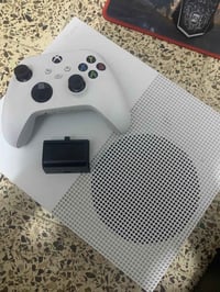 Xbox one s ذاكره 1 تيرا الجهاز غير داخل صيانه  ملحقاته : جويستك 1 مال ...