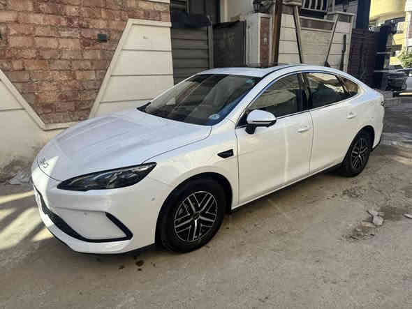 من بعد اذن الادمن byd seal 5. فول ١/١   اوتو بارك وقيادة ذاتيه 13كامرة وفتحه سيارة زيرو صفر مرقم بغداد مثبت لوحات وسنوية باسمي
سيارة فول ميحتاج اكتب مواصفاتها  تختلف عن البيسك 
سيارة اجتي وياها عدتها كامل عكس السيل  الموجود حاليا بدون شاحن وكارت 
سيارة مسويلها تحديث اخر اصدار23.1 
بالوكالة اخر اصدار الي بالسوك حاليا الفيرجن مالتهن القديم ( سوفت وير)
كل البرامج البيها وكاله منزلهن  ( يوتيوب بريمير- كوكول كروم -ويز -مابس)
ميحتاج اكتب سيارة زيرو مكفولة من زلغ 
وصفر 
ومرقمه وكامله

بغداد المنصور
***********
