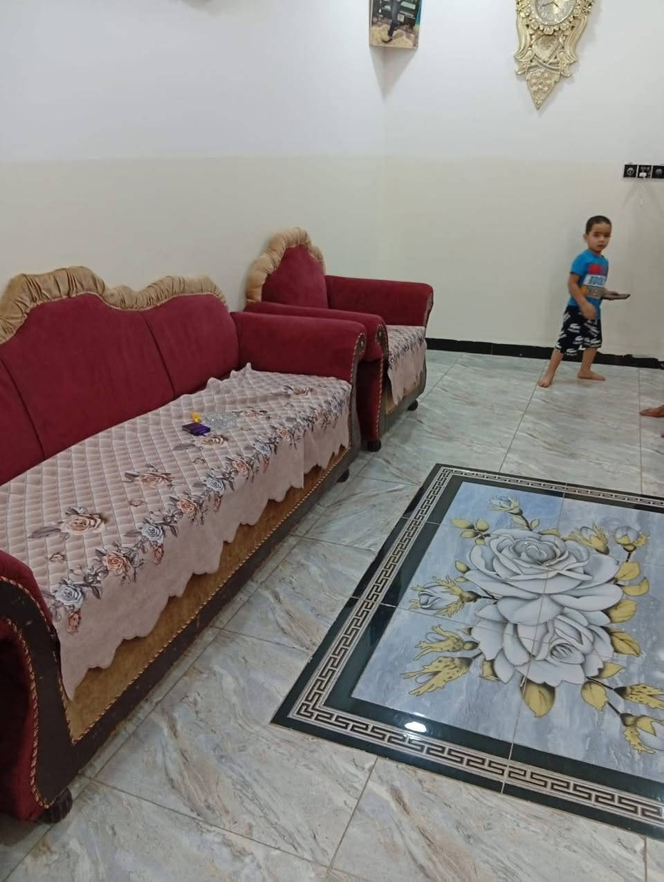 للبيع مساحه 120متر طابو زراعي سند 25 طابقين غرفتين نوم شارعه 10 متر موقعه شارع 80 حي القضاة بشارع أسواق زمزم السعر 115 تفاصيل
 ***********
***********

