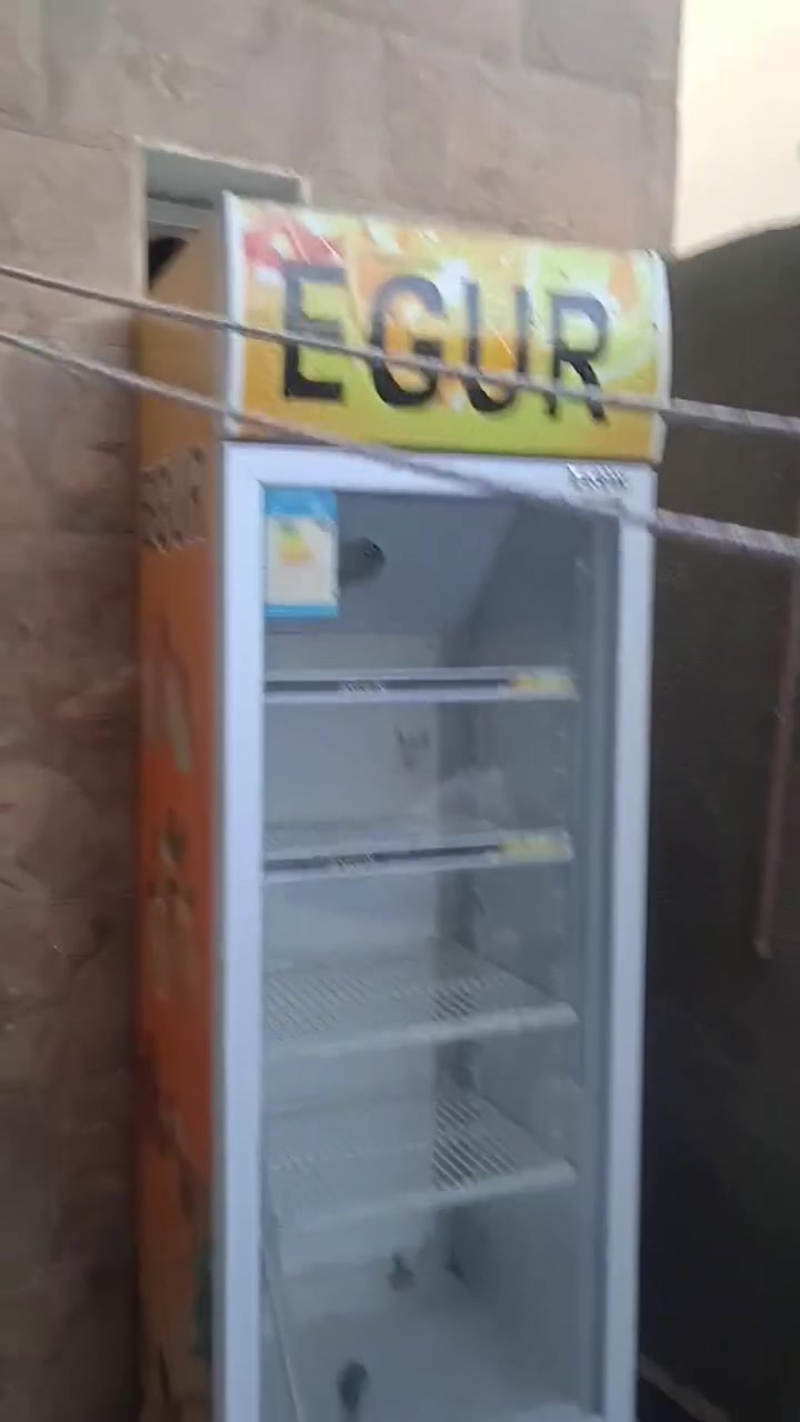 عارضه محل للبيع اخوان سعره مناسب شغاله ونظيفه  مكاني حي اور شارع سبيس ***********
