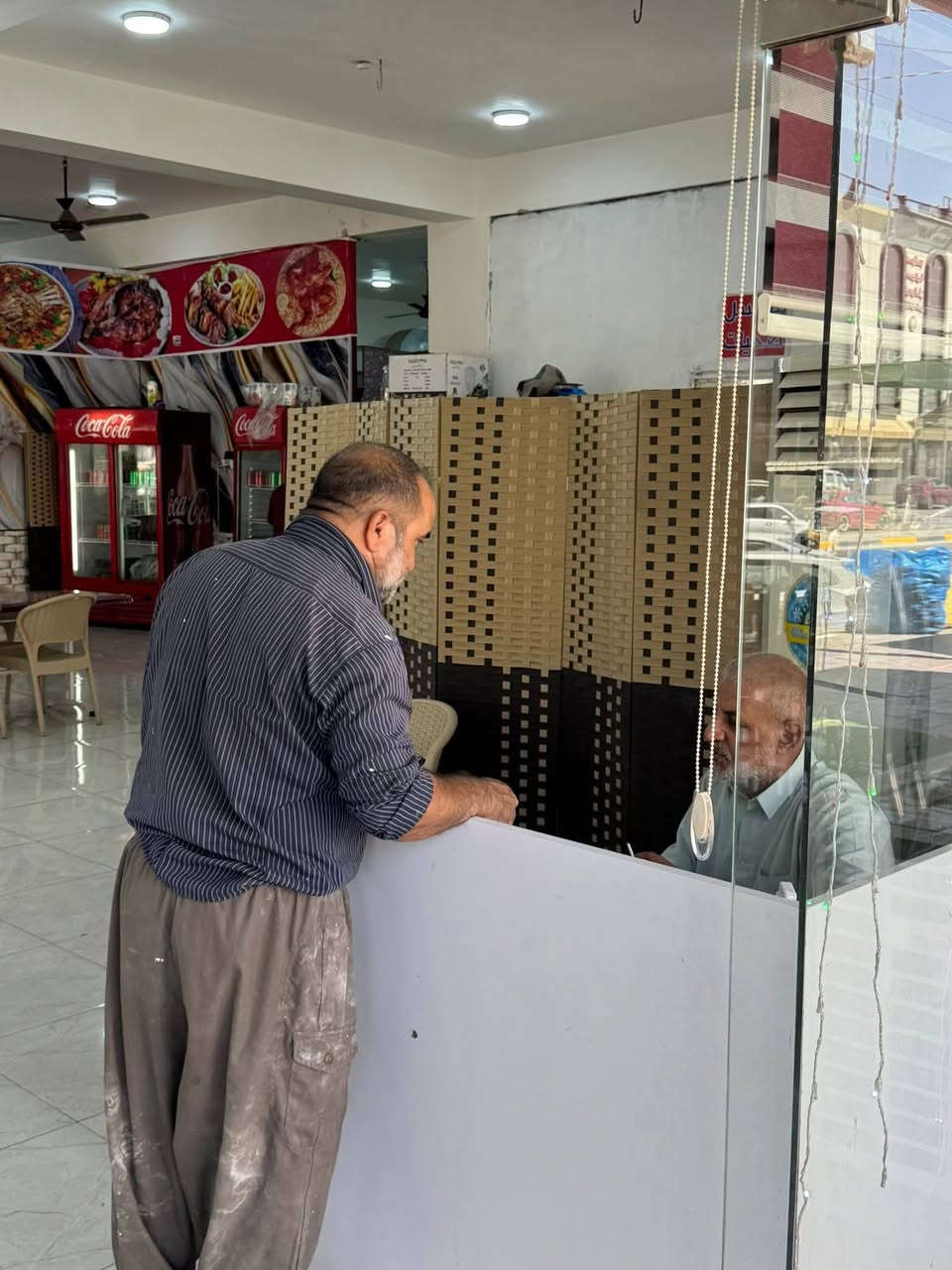 🔴فرصة ذهبية في قلب كربلاء مطعم أرض الحسين للبيع 🏷️
— واجهتين على ركن كنطرة السلام، 
يبعد كيلو واحد عن الإمام.
 جاهز بالكامل: كادر مدرّب، معدات نظيفة، وسمعة طيبة بين أهل كربلاء والزوار.
 فرصة نادرة بموقع ذهبي يخدم الزائر والمقيم.
 البيع يشمل كلشي، بس يحتاج صاحب جديد يكمل المسيرة.
 للاستفسار: ***********
