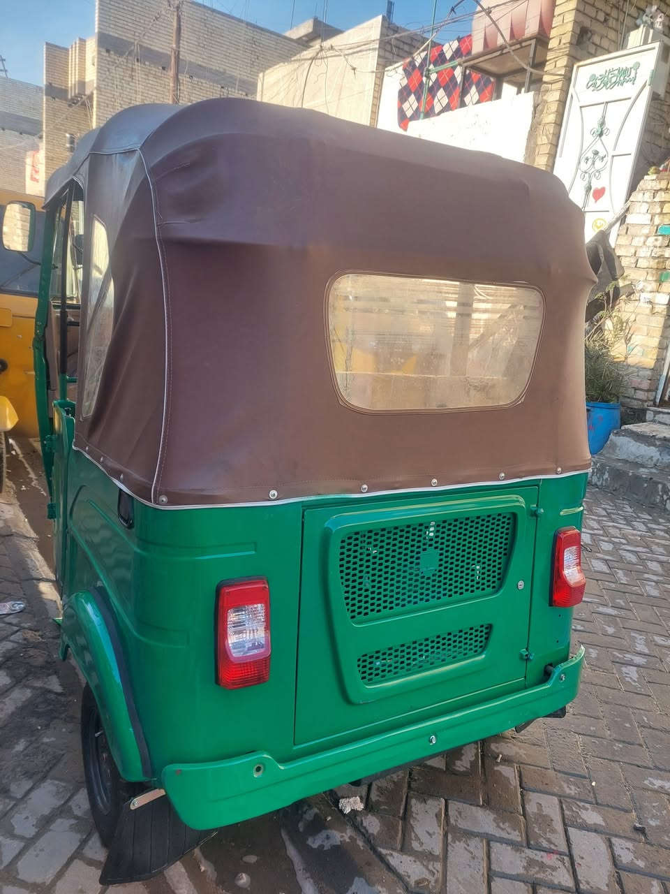 السلام عليكم شباب تكتك للبيع مديل (٢١ أوراق أوراق أوراق) الغبور والقلم ابيعلك كفاله للترقيم مكينه برغي مامفتوح بيها البدي جانت بي ضربه قويه وبدلته وصبغته ابيعلك بس بدي بي صبغ ومعجون الباقي كله مكفول تكتك خير من الله شغل وطلع بوجهك للشارع مكاني مدينه الصدر
***********( سعرها ٦٣٥٠ وبيها مجال)
