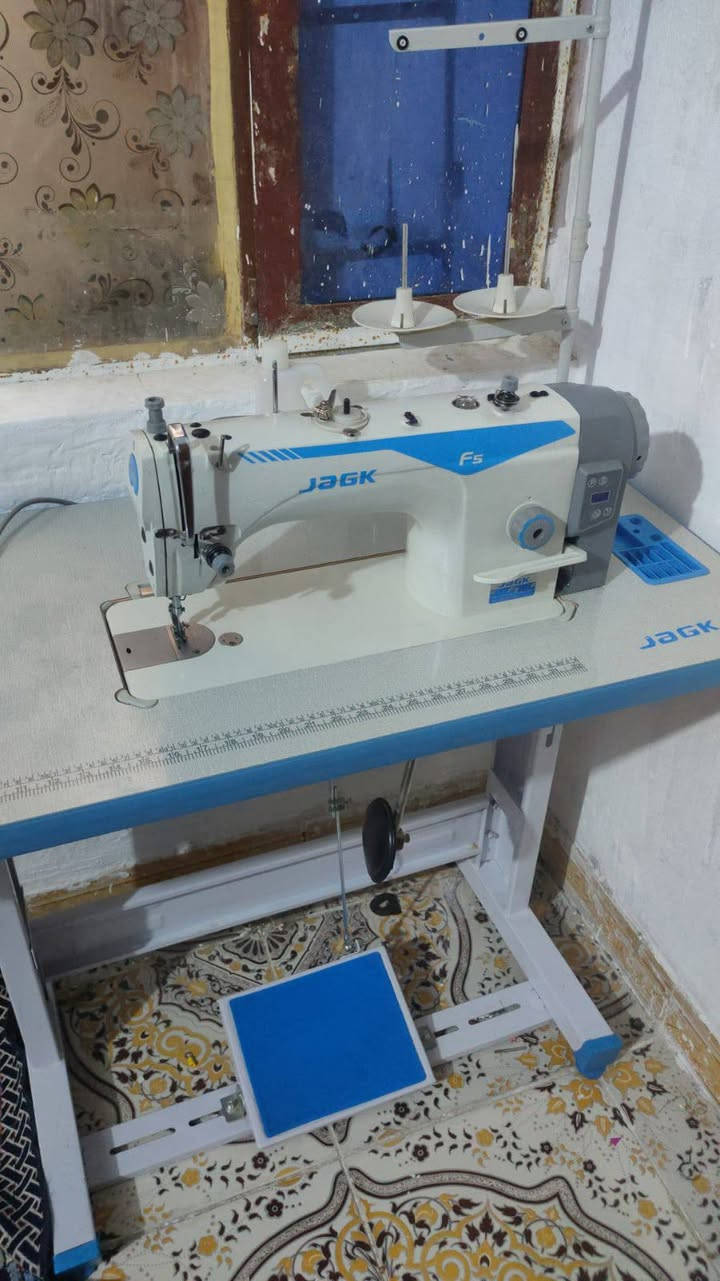 ماكينة خياطة للبيع صارله شهر من اشتريتة سعر 450 بيها مجال
***********
