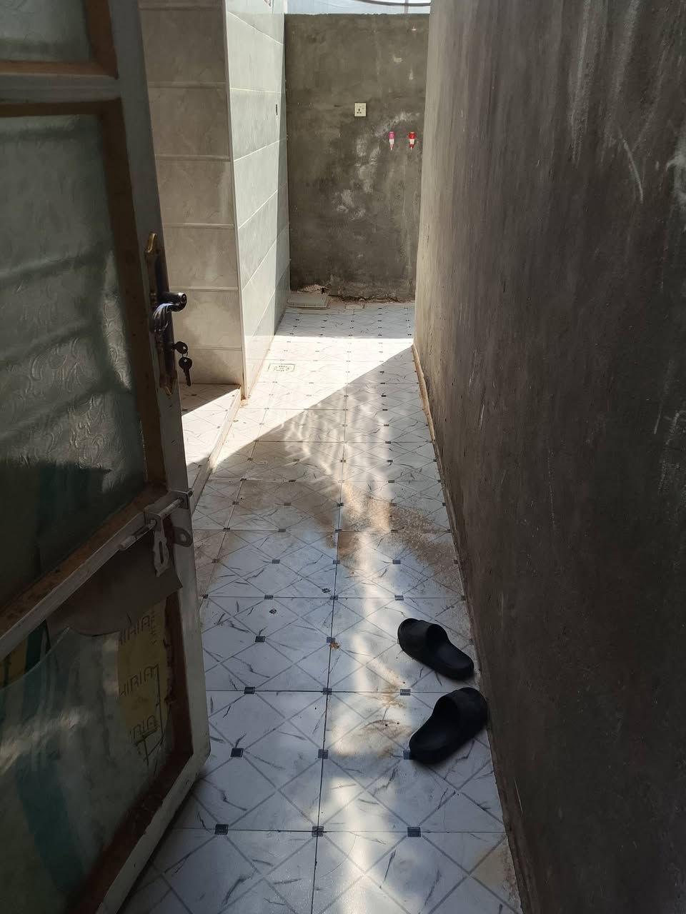 بيت للبيع بمجمع صلاح مقابيل المستشفئ القاسم العام المساحه 200 متر شغل درجه اولئ للااستفسار ***********
