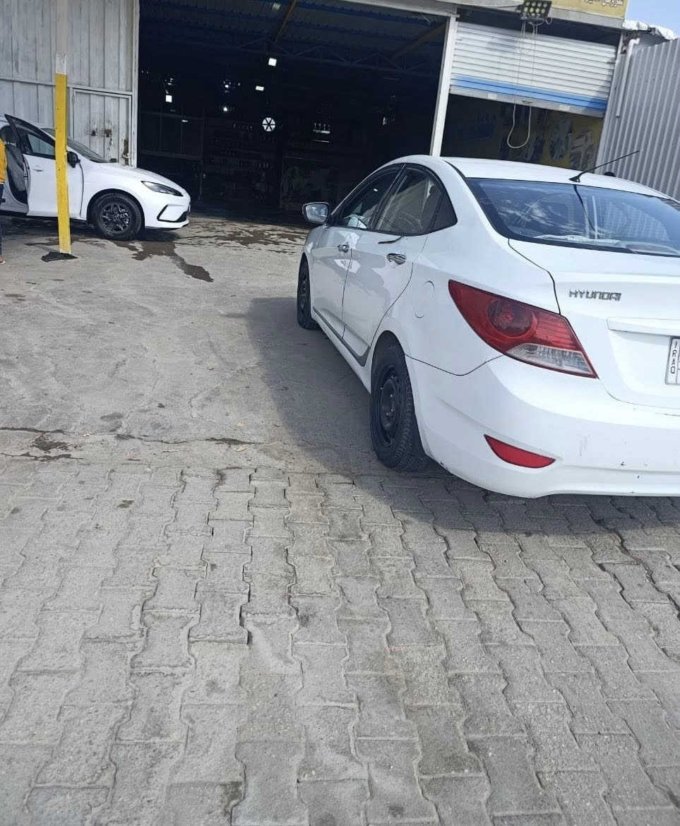 سلاو هاورييان هوندا اكسينت موديل 2012يه ك جه مه لغي بي شئ بوياغه له كه ل دوو به له بيشوو دواى كه بسه هيج ناوى نه كرتوووه سه نه وى اصلى بلاستيك به شرتي اوليات ناوزه رده شه ريكه يه شاشه يه سوكان فوليومه جوار تايه تازه يه عنوان سليمانى
سعرى 63 
***********
***********
