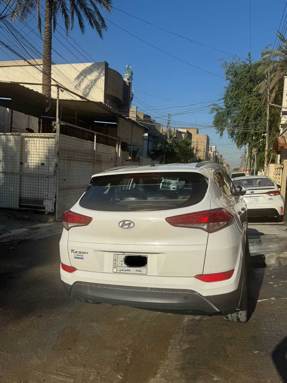 السلام عليكم 
توسان 2017 خليجي 
رقم بغداد بأسمي  وعلى ايدي السيارة 
ماشية 146  الف مكفولة من الصبغ والتبديل والبارد كفاله عامة 
موصفات  
تحكم ستيرن+
داخل صاج + شاشة
+كامرة خلفية دوارة+ ثلاجة بالجكمجة
قطعتين تبريد+ ثلاث انظمة قيادة
تحكم ستيرن جهتين + شفتات
اشاير بل مري والمري كهرباء
محرك 2000 دوش+ شاشة اعطال
انارة الأمامية LED

مكان السيارة بغداد البياع
رقم صاحب السيارة 
***********

السعر :180 وبيهة مجال
