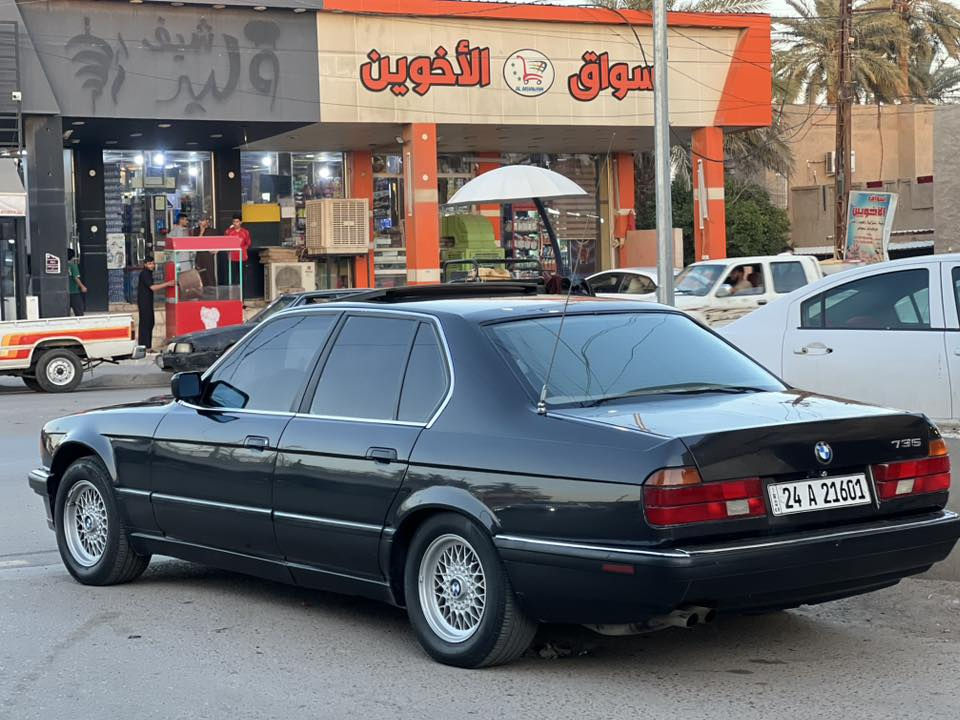 السلام عليكم
BMW 735i 1992 
بلادي فقط مصبوغ 
لا ضربه ولا معجون ولا خياس
كهربائيات كفاله 
ادامه عامه مسويلهه 
جاهزه من كلشي 
گير محرك حداديه ميه بالميه 
تحويل مباشر 

بيع او مراوس حسب القناعه
مكان السياره بغداد 

 السعر 73 وبيها مجال قليل
***********
