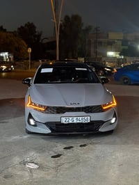 كيا K5 • ٢٠٢٢ • داخل احمر