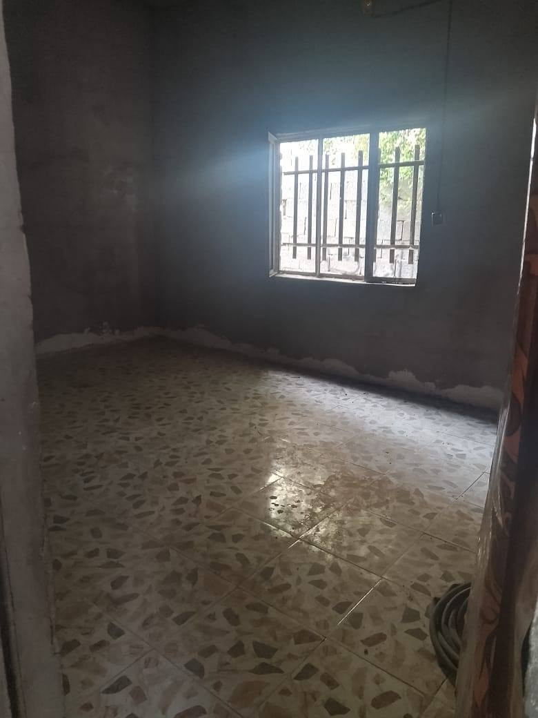 السلام عليكم بيت للبيع مساحة ٢٥٠ متر البيت بيه نواقص مكامل انبيع عل هذا وضعه ركن عل شارعين يبعد عن الشارع العام ٣٥٠ متر البيت سقف عكاده مكان البيت النهروان الدوانم حي المصطفى عل مشروع اليم مطعم جواد الشارع الثاني عن المشروع *********** ***********
