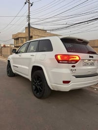 غراند شيروكي بلاك توب • ٢٠٢٢ • ٥٩٠٠٠ كم