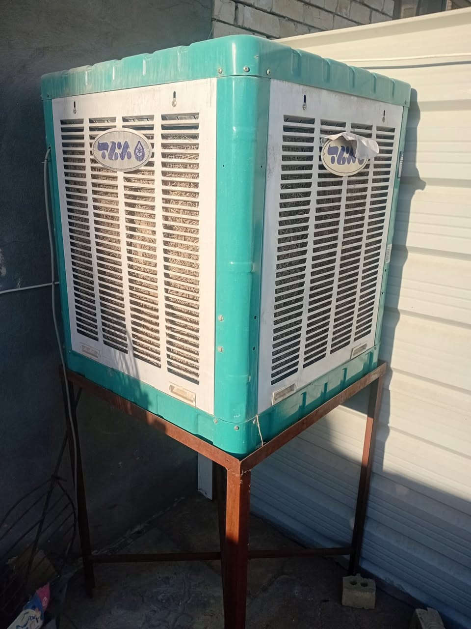 السلام عليكم عندي ذني المبردات ٣ قطع هنة والميز على ٢٠٠ الوحدة مكاني حي الجهاد ***********
