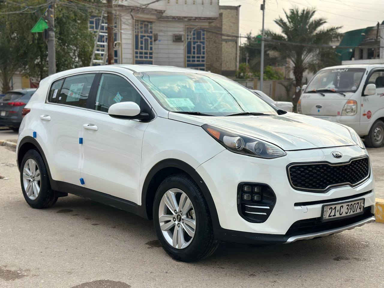 #بيع #مستعجل كيا سبورتج وارد امريكي موديل 2017 لون ابيض حادث السياره بنيد وربع من الجاملغ بدون دواخل شرط السونار شواصي ولغود مكفولات كير ومحرك 2400 رقم شمالي الدولي الجديد ب اسمي تريد تحويل وكاله ثاني يوم هزه وفحص جديده سنويه جديده  يعني سياره ما عوزها مصرف ربع دينار جاهزه تخم تايرات جديد صدر جديد سياره مال بيت ع ايدي وما بيها نقص جاهزه داخل لونين بيجي ورصاصي شاشه كبيره وكامره فول تحكم ستيرن  فورويل سبايدرات بلاديه جهتين كروز مثبت السرعه مانع الانزلاق قطعتين تبريد مركزي منفصل نضام صعود ونزول منحدرات مود درايف ثلاثه انضمه قياده سبورت وسمارت وايكو اقتصاد البانزين وبعد بيها مواصفات اكثر / مكان السيارة بغداد البلديات للاستفسار الاتصال على الرقم ***********#السعر144وبيهه مجال  بسيط
