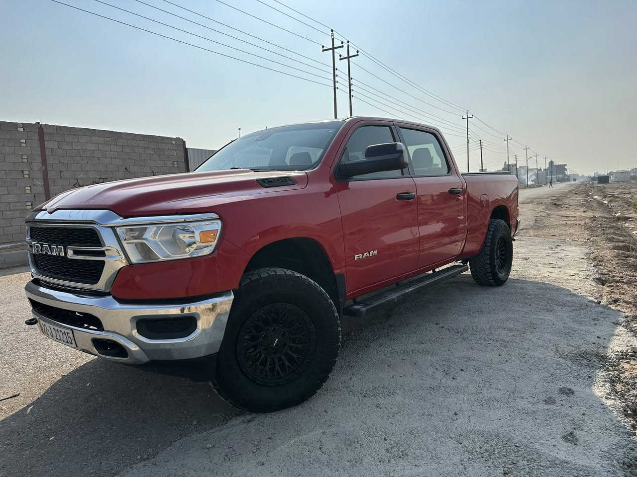 السعر 23,500
دوج رام  بك هورن باب طويل بدي طويل موديل 2022
حادث سحب بسيط بلشاصي صبغ باب عكس السايق والجاملغ ونص الباب الخلفي 

عليها كت ترفيع من أوتو بارج راف كانتري

عليها منظوف غاز 80 لتر

تايرحجم 35X12.5R18 + ويل  سبيسر 

مكانها بغداد الدورة 

رقم الهاتف ***********
