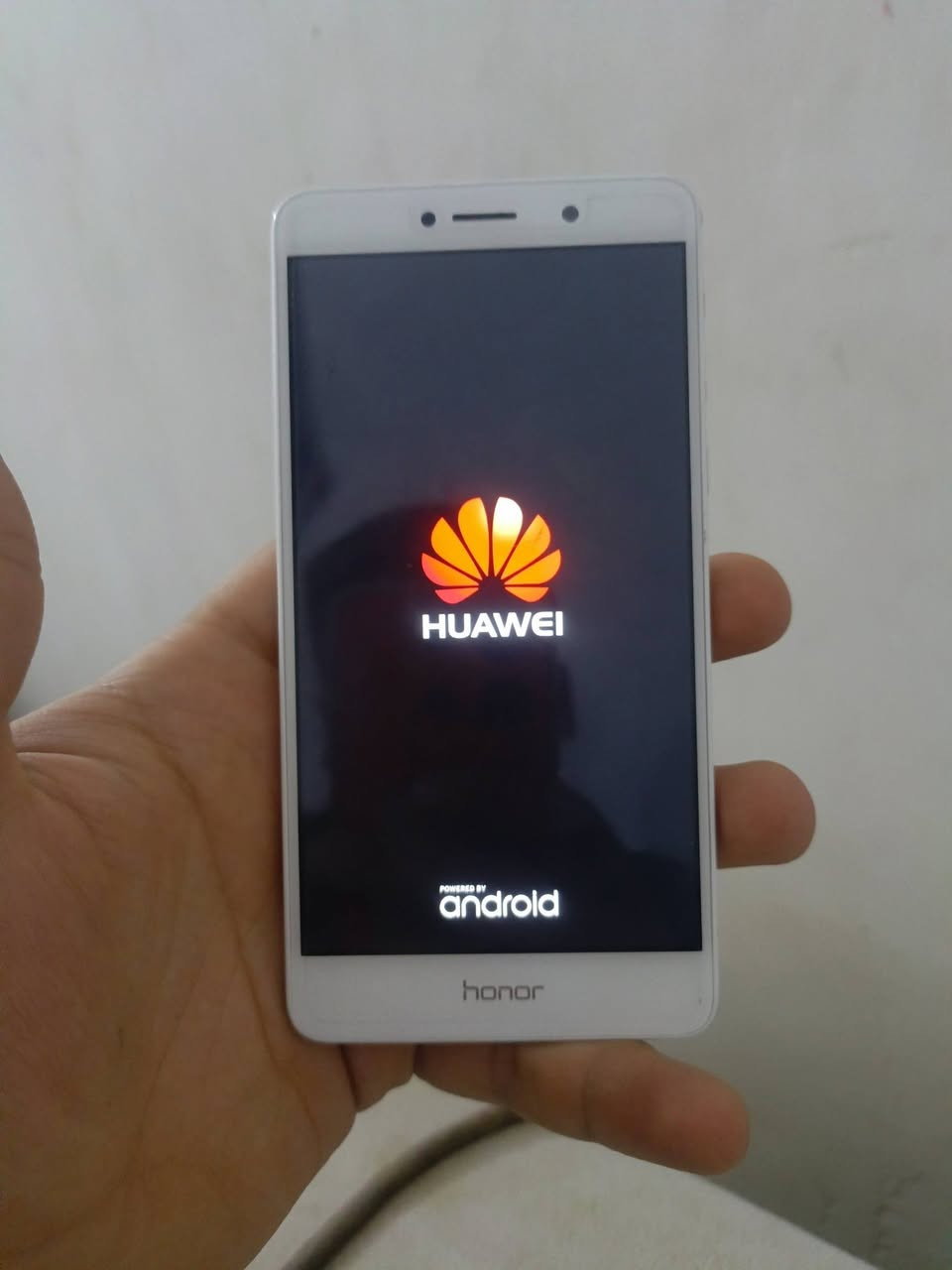 هونر واكف على هالشعار 
ب١٥ مع التوصيل 
***********
توصيل كل المحافظات
