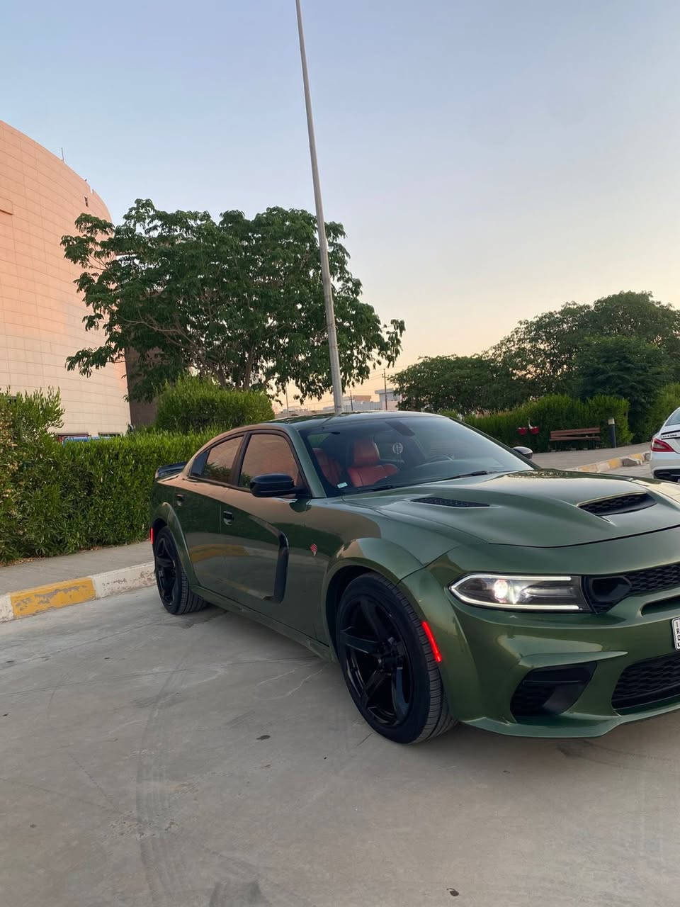 سلام عليكم جارجر 2022 فئت SXT
لون زيتوني مميز 
ماشيه 106 الف كيلو 
المواصفات 
شاشه كبيره 
تشغيل عن بعد 
محدد سرعه
كشنات كهربائيه مع هيتر 
ستيرن تدفئه
مري هيتر 
حساسات خلفيه 
كامره دواره
بصمه 
ابواب بصمه 
اشاره ترحيب عند اقتراب
مكينه 3.6
ويل حجم 20 
تبريد قطعتين 
تبريد خلفي 
كشن حظن
رادارات جانبيه 
تحكمات استيرن 
بعد بيها مواصفات معروفه 
مكان سياره اربيل باسمي تحويل ثاني يوم 
بيها فقط 2 قطع صبغ بدون دواخل 
سعر 227 اتصال ***********
