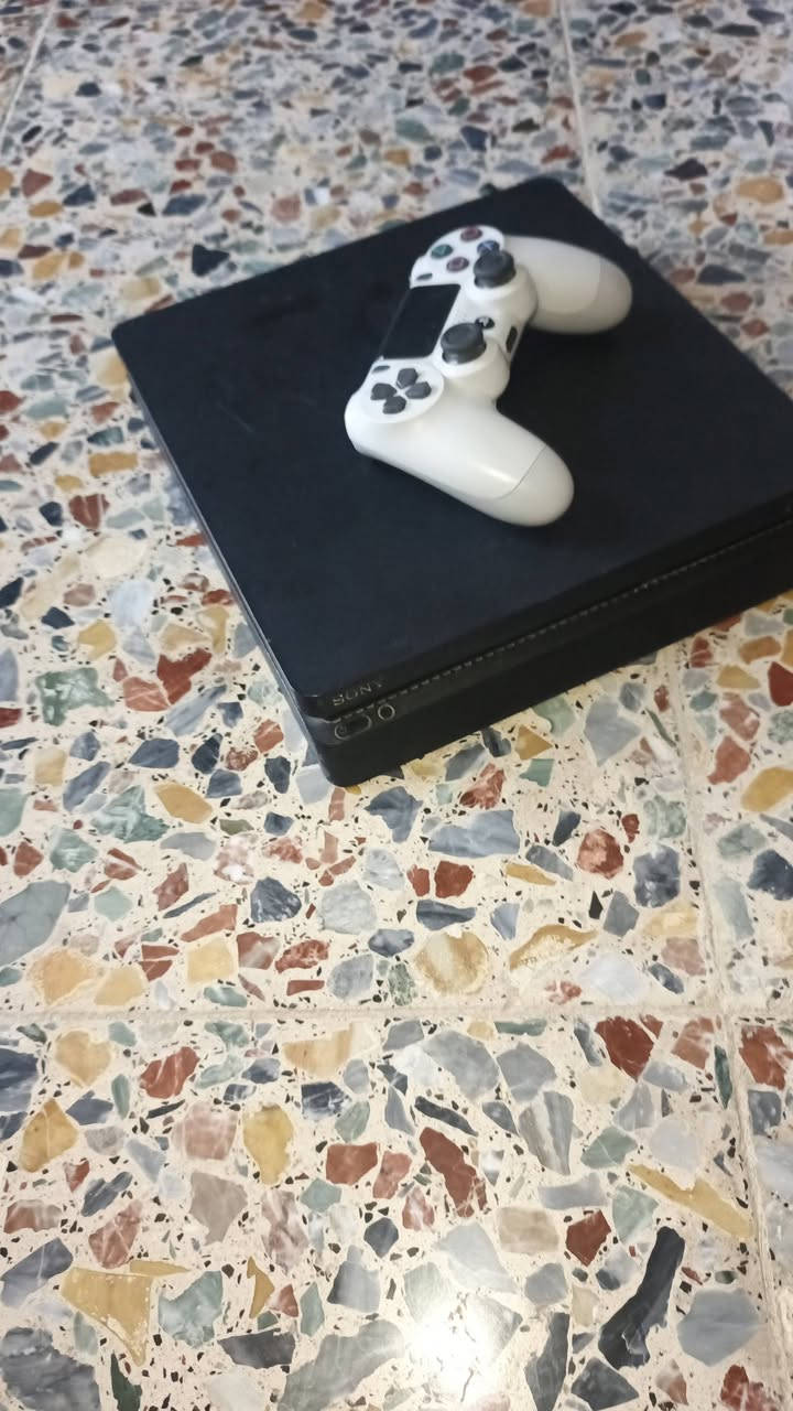 للبيع جهاز PlayStation 4 Slim بنظافة ممتازة مع كامل ملحقاته.

أبرز المواصفات والمميزات

نظام التهكير الجهاز مهكر على تحديث 12.00 جاهز لتحميل وتثبيت الألعاب بسهولة).

سعة التخزين: 500 جيجابايت (500 GB).

الألعاب المثبتة على الجهاز

FIFA 24 (EA Sports FC 24)

Horizon Zero Dawn

الملحقات يأتي مع يدة تحكم (Controller) واحدة أصلية + كامل وايرات التوصيل والملحقات الخاصة به.
السعر : 270الف وبيه مجال

الموقع الأنبار - الفلوجة

رضا المشترى والمعاينة الميدانية مكفولة عند الاستلام

*********** : للاستفسار
