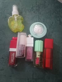 مستحضرات تجميل • للبيع