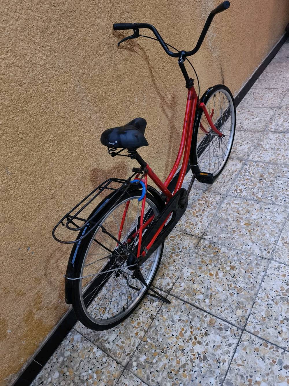 السلام عليكم اخوان بايسكل للبيع سياحي حجم 26 مصبوغ فوك الصبغ مالته البايسكل التايرات جدد الرنكات جدد المداكر جدد الصينيه جديده الكشن جديد البريك شغال القفل شغال كامل امكمل سعره 60 بي مجال 
مكاني بصره صبخة العرب 
رقم ***********