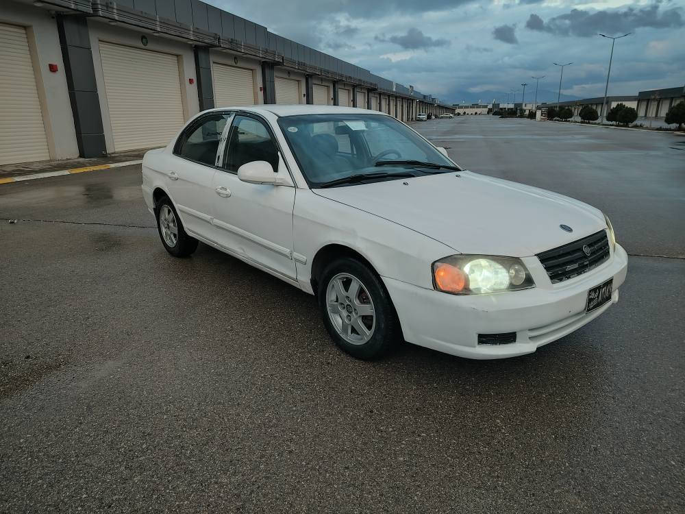 سەرەتا بەناوی خوای باڵادەست 
کیا ئۆپتیما
مۆدێل ۲۰۰۰ 
ئاڕم پلاستیکی هەولێر 
بەشەرتی ئاڕم و ئەولیات 
مەکینە گەورەی  هۆندا
٤ جام کارەبای 
هەردوو ئاوێنە کارەبای 
سنوقی کارەبای
لایت زینۆن  
٤ تایەو ویلی تازەی لەژێردایە 
قفڵ مەرکەزی و کۆنتڕۆڵە 
تەبریدی تەنها لێچونی هەیە 
هەموو ئەشیای تەبریدی پێوەیە
گەرمی ئیش دەکات
کارەبای بەشەرت  
پێش و دوای دەعم و لێدراوی نیە
کامل پۆڵیش و قەڵەم کاری کراوە
تەقەو ڕەقەی بەشەرت 
مەکینەی هەڵم و بوغاری نیە 
ناو و دەری زۆر جوان ماوەتەوە 
هەموو گیانی بەشەرت 
سەیارەیەکی تابڵێی کەم مەسرەفە
سعری ۲٦ گەڵاو معاملە 
بۆ پەیوەندی *********** السليمانية, العراق
