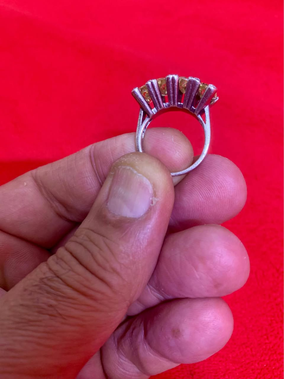 خاتم نسائي فضة متوج ب 5 حجرات سترين طبيعي صياغة روعة بغداد, العراق


**إذا كنت صاحب هذا الإعلان وتريد حذفه لأي سبب، رجاءا أرسل رسالة إلى الدعم الفني**