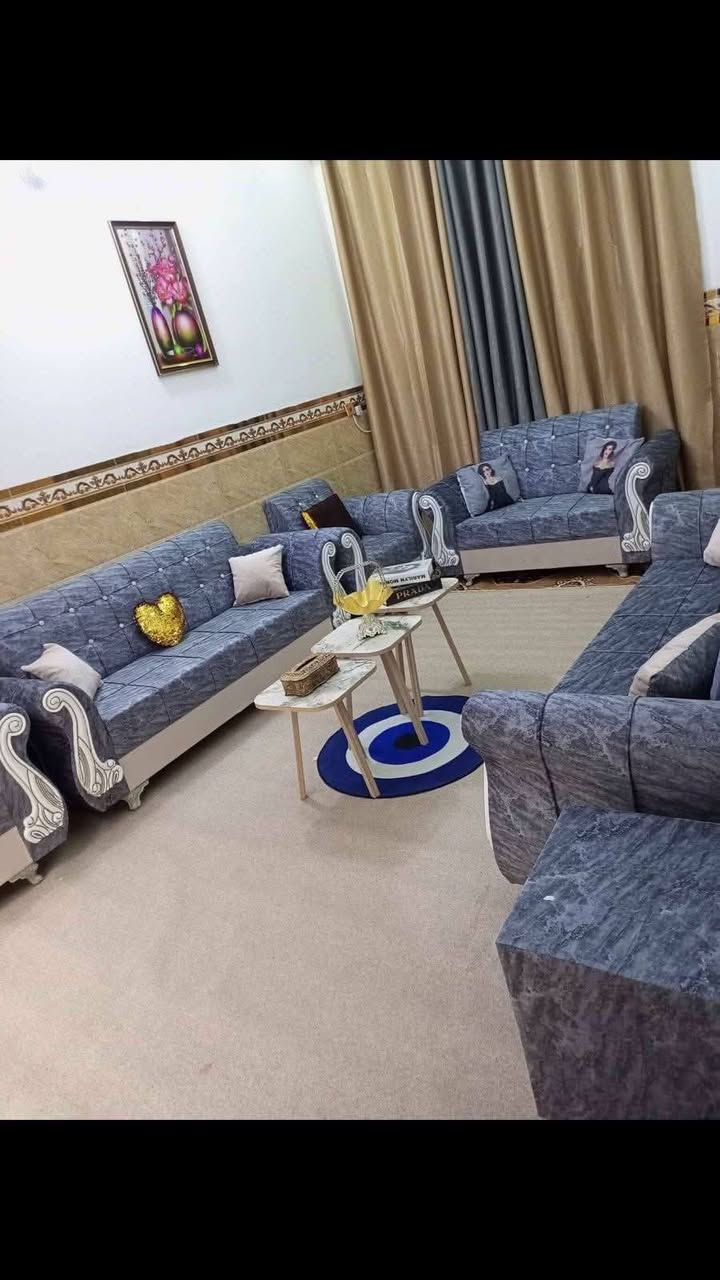 عرض لفتره محدوده طخم قنفات
5قطع 10مقعد سعر 200الف فقط 
عنوان الزبير حي الأسرى قرب مستوصف الرحمه
***********
