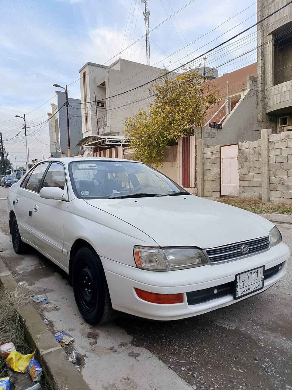 للبيع فرخ بطه موديل 92.
رقم نينوى سنويا جديده شرط التحويل. 
مكين وكير شرط صبغ 3 قطع سياره جاهزه غرفتها جديده. سياره فول قفل مركزي. عنوان موصل مقابل حي سومر سايدين حمورابي السعر (57) وبيها مجال وتحياتي للجميع.
الإستفسار (***********). (***********).
