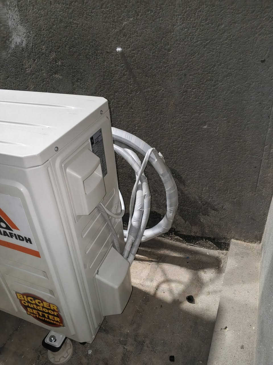 ‏⚙️ #المهندس علي حسين للتبريد ⚙️ ..
‏
‏ صيانة 🛠 و نصب 🔩 و تنظيف 🚿 كافة أنواع أجهزة التبريد موقعياً و بكادر متخصص  .. 👷🏻‍♂️ 
‏تتوفر لدينا كافة الأجهزة الجديدة بكافة انواعها . 
‏صيانة _ثلاجه والمجمده 🫧
‏💢 يعنى عندك صيانة أو تنظيف لا تحتار ، إتصل بينا 📞 و راح نجيك لباب بيتك .. 🏛 وبانسب الأسعار 💵💲
‏
‏📍العنوان : كربلاء الهنديه 
‏ 
‏☎️ للإستفسار : يرجى مراسلة الصفحة أو الإتصال على الأرقام التالية ..
‏📞***********
‏📞 ***********
‏يوجد ، واتساب ..
‏
‏🛑 ملاحظة / تتوفر لدينا كافة الأجهزه الجديده
