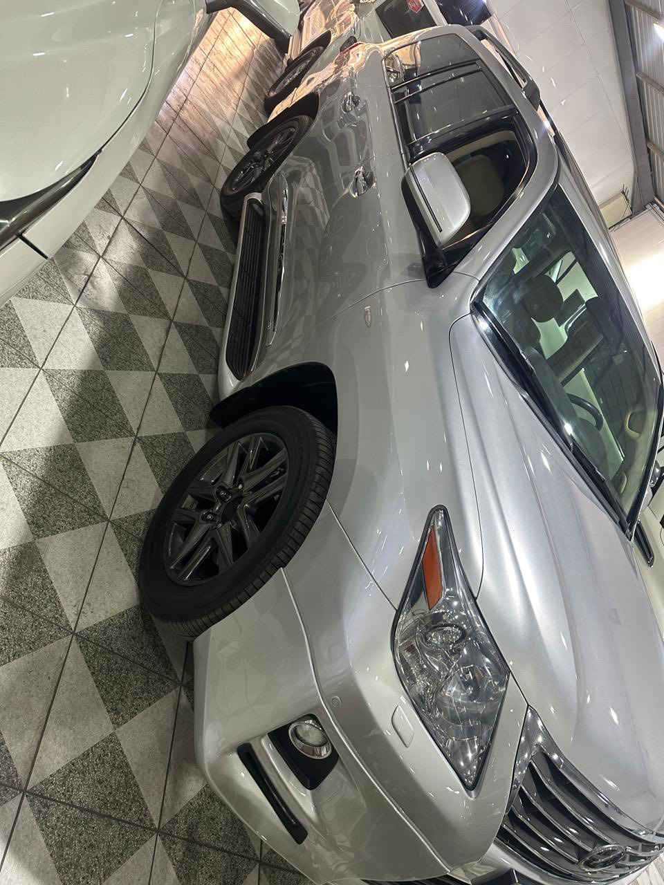 السلام عليكم
لكزز 2011
رقم اربيل الجديد
كفاله عامه 
ماعدا بارد بالباب الخلفي 
مكينه كير تبريد كله كفاله
حداديه تخم تاير كله جديد
العنوان البصره
الهاتف
***********
