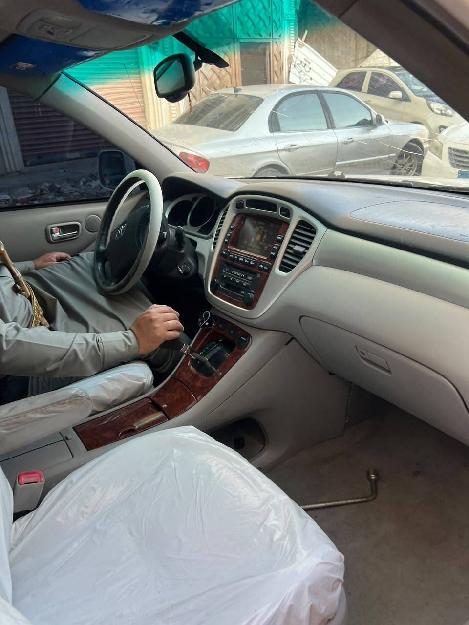 7/3🔥 سكاي برابوس -سياره العائلة ملكة الشارع7/3

TOYOTA HIGHLANDER 2007 HYBRID 4WD
لون أبيض لؤلؤي + سبويلر خلفي + روف راك 💎
هايبرد توفر بنزين + 4WD تمشي بر ورمل
7 مقاعد واسعة، اعتمادية ما تعرف ورش

💰 السعرومنزل: 5,500$
سعر رافور وتاخذ هايلاندر هايبرد 4WD؟ فرصة
فحص وتجربة،

📍 صنعاء سكاي برابوس | 772941857
اللي سبق لب


**إذا كنت صاحب هذا الإعلان وتريد حذفه لأي سبب، رجاءا أرسل رسالة إلى الدعم الفني**