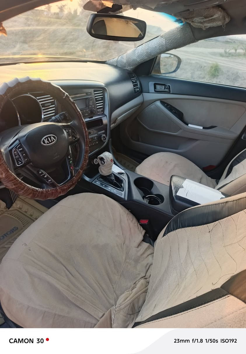 السلام عليكم كيا اوبتماا للبيع وارد امريكي مديل 2011 -السيارة ماشيه 280الف حقيقي ضررها جامعة امامي جهت العبري بدون دواخل او باب مبدل الأخير السياره مكينة 2400او كير جديد تخم تاير جديد صبغ عام جديد السنويه ماساقطه بسمي السعر 85او بيها مجال الرقم ***********
