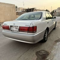 تويوتا كراون • ستيرن كهربائي • شاشة ليزر