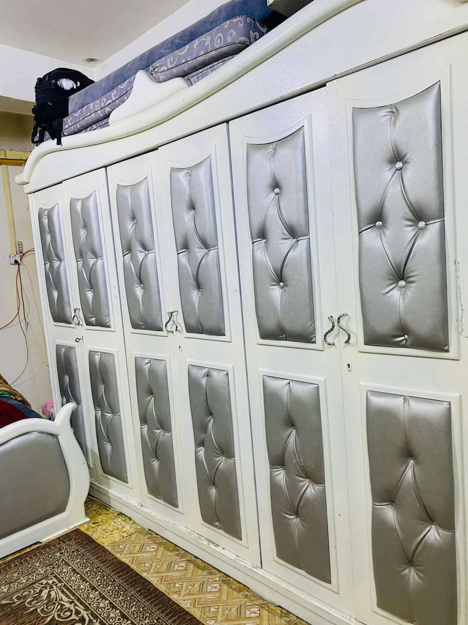 غرفه نوم كامله لبيع خمس قطع غرفه كويتيه غرفه عمر ضل وياك كويتيه كنتور ست طلاكات سعره 600 وبيه مجال عنواني البصره رقمي ***********
