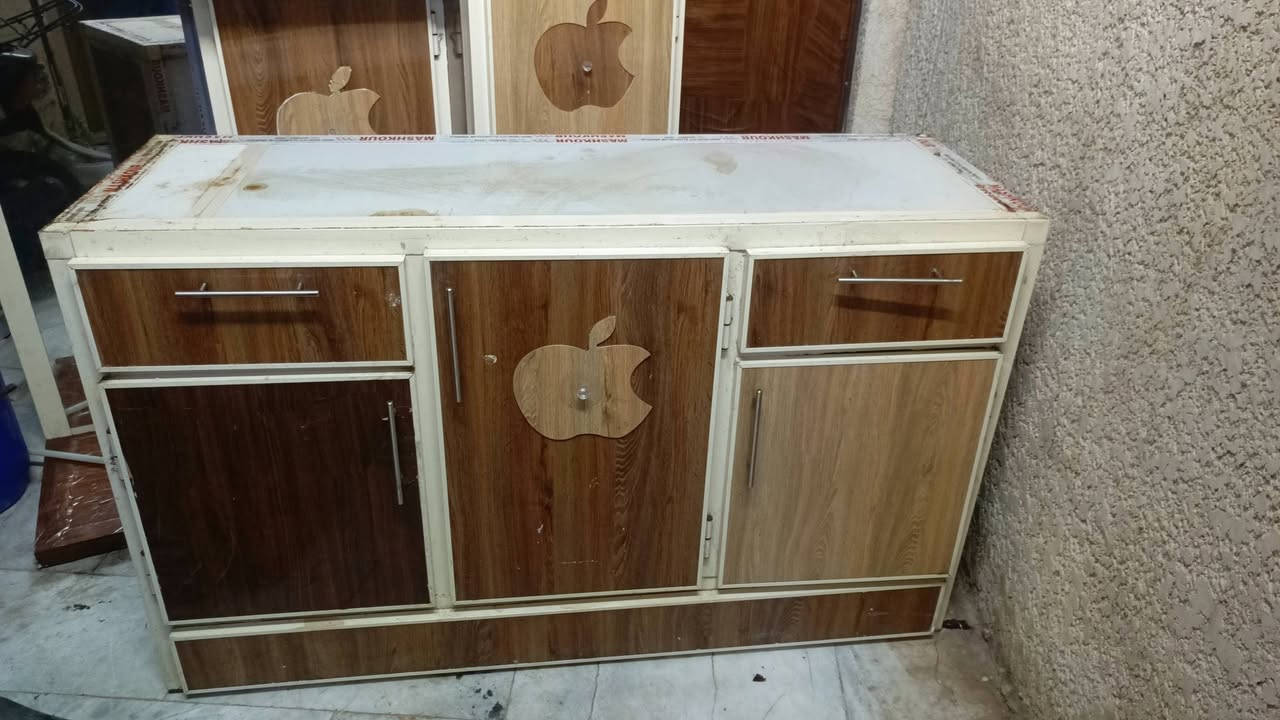 كاونتر الامنيوم نظيف كامل مع ملحقاته سعر 250مكاني الحريه 
***********
