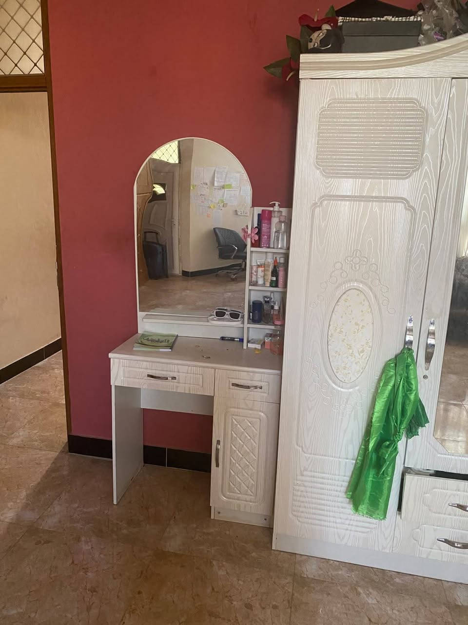 غرفة نوم تركي نضيفة مثل ما مبين بصور السعر ١٥٠ قفل
الاستفسار ***********
