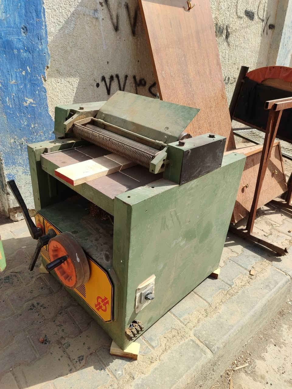 مكائن نجاره البيع 
عنوان ميسان محموديه قرب مجمع سفير كهربائي ***********
