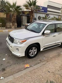 لاندگروز GXR موديل 2013 بدون صبغ بدون ضربة ماشيه 159 الف السعر 340 ورق...