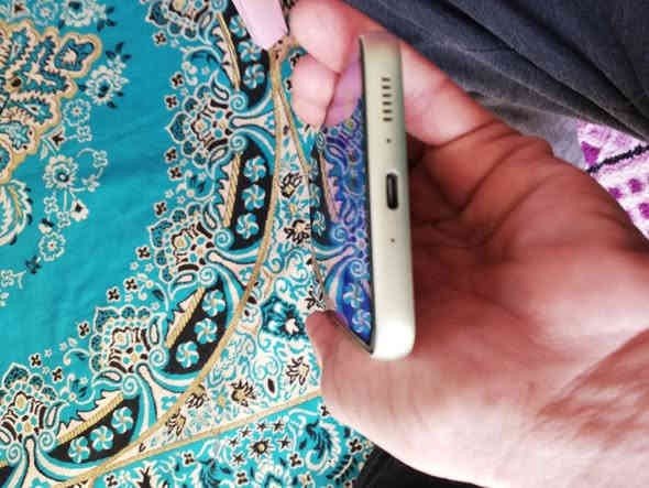 سامسونك a34 5g ذاكره 128/8 شاشه سوبر امولد بصمه بالشاشه صوت ستريوه مكفول من الفتح والتصليح بس الظهر رصعه خفيفه السعر 150 ومجاله قليل ***********
