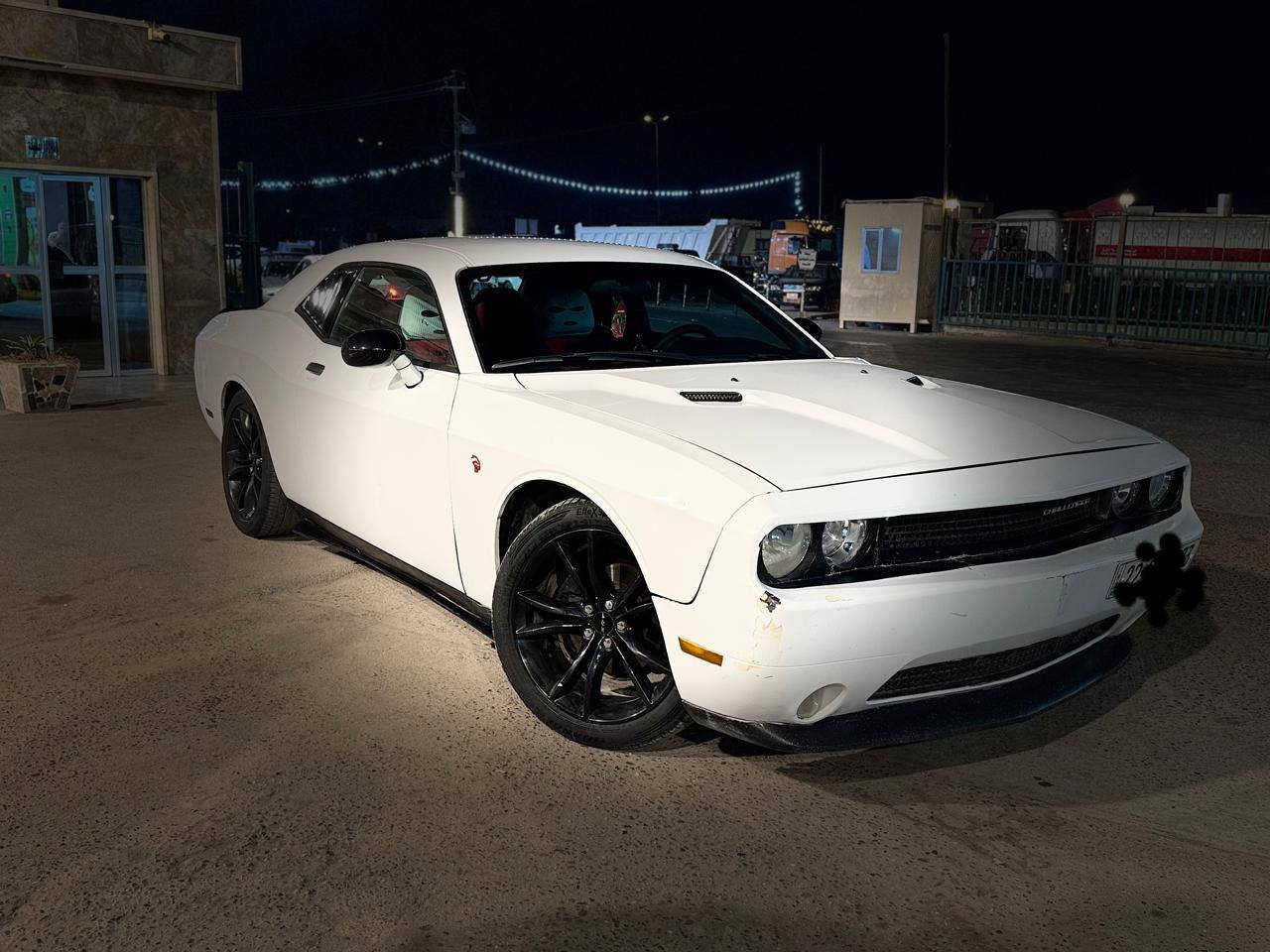 السلام عليكم شباب 
دوج جالنجر موديل 2013 السعر 115 و بيه مجال 
محرك 3600/V6 كفاله 
رقم اربيل دولي تحويل او وكاله 
داخل جلد 
لايت زينون 
كشافات زينون 
تخم تاير جديد 
كير محرك شواصي كفاله
دوشمه جديده 
حداديه امامي خلفي جديد 
شاشه اندرويد & ابل 
صوتها كلش حلو 
عليه ادامه كامله 
السياره كلش حلوه بيه قطعه واحده صبغ والثانيه بارد والبنيد مفتوح 
مكاني بغداد السيديه 
*********** وتساب 
*********** وتساب
